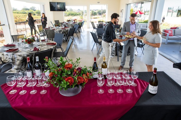 211014_Andis_Interior_Dining_Talent_print-65
